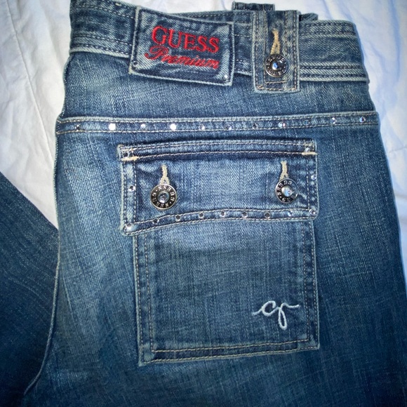 GUESS LOW CUT JEANS - Picture 2 of 3